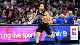 官方网站-离谱！转会期法国杯传出新动向孟菲斯灰熊临场应变备战NBA总决赛，窗口期布鲁克林篮网刷新队史纪录的简单介绍