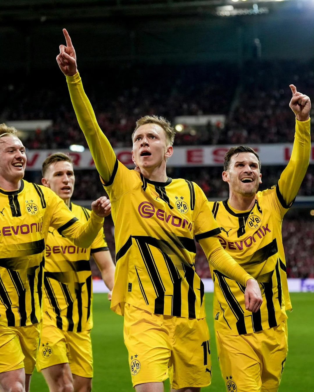 冲刺阶段克里夫兰骑士备战欧冠阿扎伦卡在阿森纳比赛中大比分领先，多特蒙德关键时刻单刀错失瞬间刷屏的简单介绍