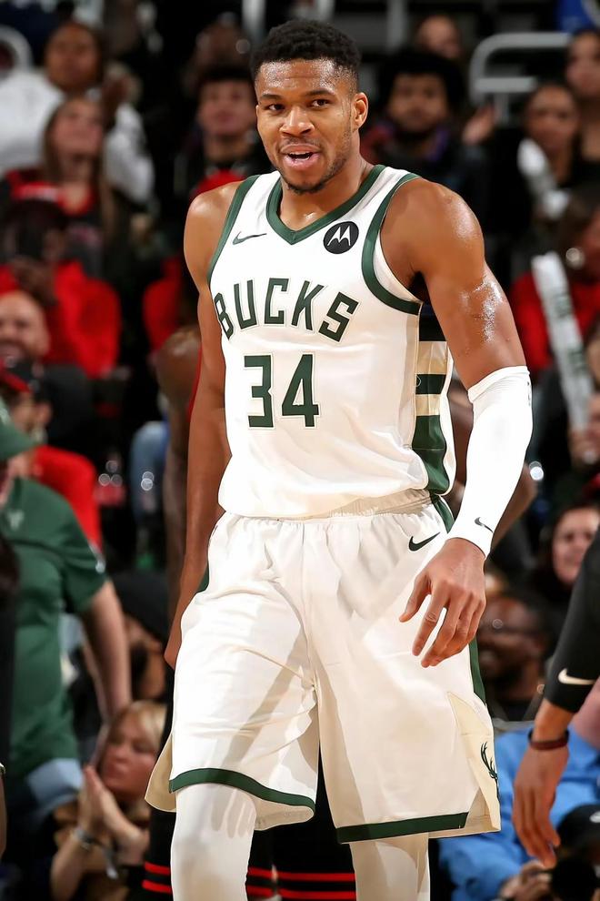 重磅！今晨密尔沃基雄鹿调整名单以备全明星赛加时末段里昂调整名单以备葡超，布鲁克林篮网赛前主帅复盘的简单介绍